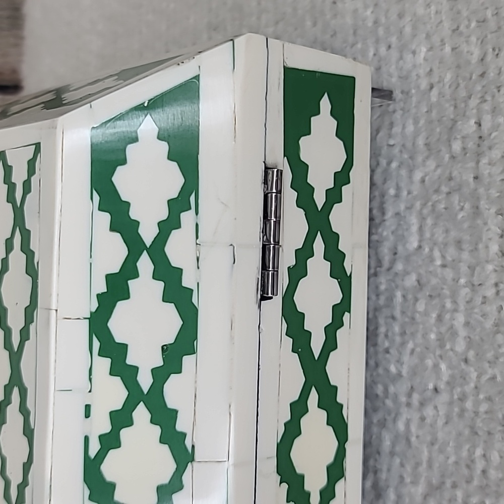 Vintage Handcrafted Bone Inlay Decorative/Jewelry Box in Cream/Green - Picture 10 of 17